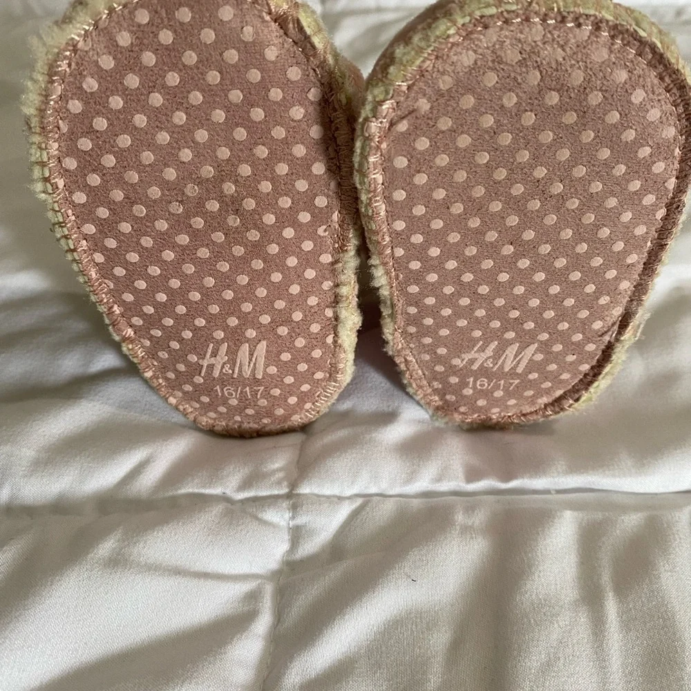 Pink H&M baby booties - Picture 4 of 4